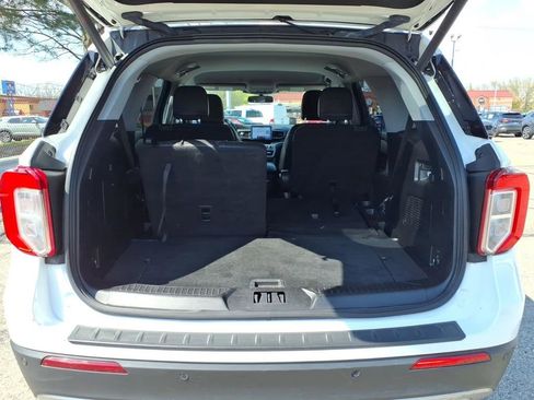 Used 2023 Ford Explorer XLT w/ Equipment Group 202A AWD/4WD image 10