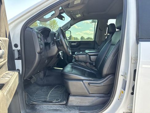 Used 2021 Chevrolet Silverado 2500 Custom w/ Custom Value Package image 16