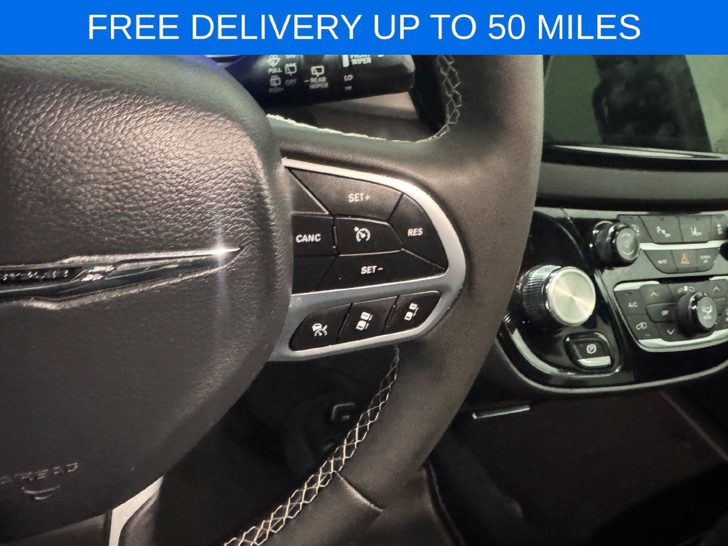 Used 2025 Chrysler Pacifica Select FWD image 7