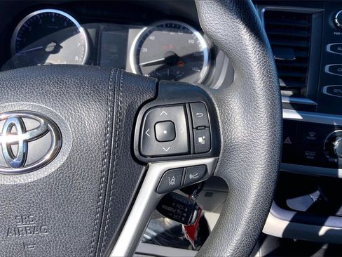 Used 2019 Toyota Highlander LE image 13
