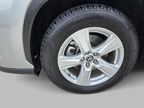 Used 2021 Toyota Highlander LE image 40