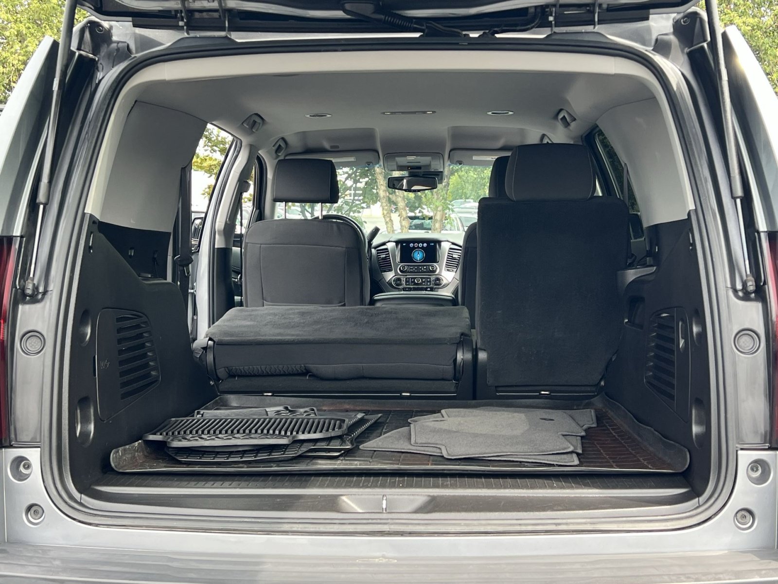 Used 2019 Chevrolet Tahoe LS w/ Enhanced Driver Alert Package AWD/4WD image 25
