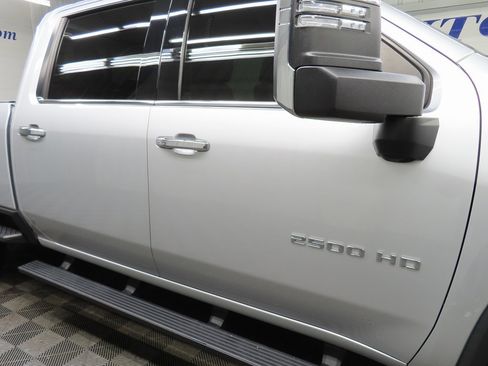 Used 2020 Chevrolet Silverado 2500 LTZ w/ LTZ Plus Package image 29