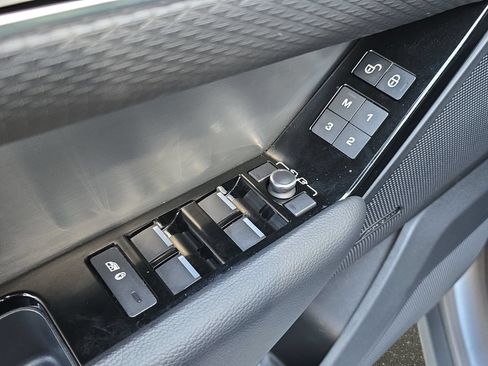Used 2020 Land Rover Range Rover Velar R-Dynamic S AWD/4WD image 29