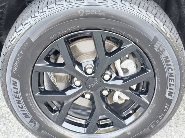 Used 2025 Jeep Grand Cherokee Altitude AWD/4WD image 10