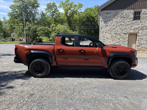 Used 2024 Toyota Tacoma TRD Pro AWD/4WD image 4