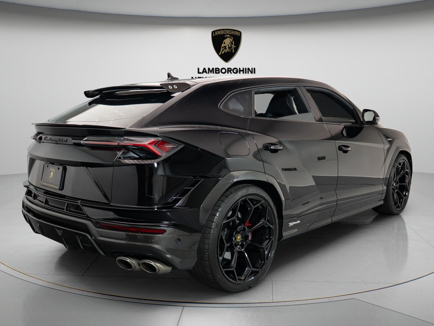 Used 2023 Lamborghini Urus Performante AWD/4WD image 6