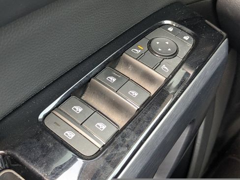 Used 2025 Nissan Pathfinder SL FWD image 27