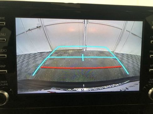 Used 2020 Toyota Corolla LE image 21