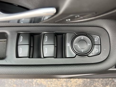 Used 2024 GMC Terrain SLE w/ Driver Convenience Package image 12