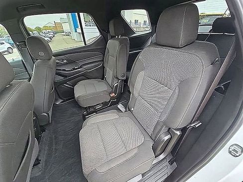 Used 2023 Chevrolet Traverse LT image 40