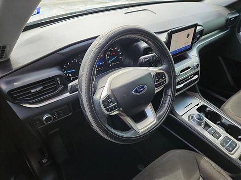 Used 2021 Ford Explorer XLT image 9