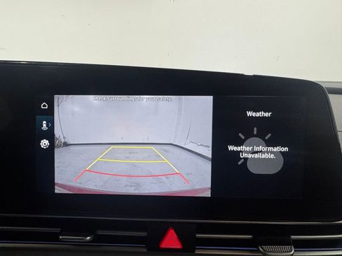 Used 2025 Hyundai Elantra Limited FWD image 9