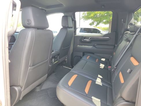 Used 2024 GMC Sierra 1500 AT4 w/ Technology Package AWD/4WD image 9