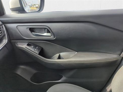 Used 2024 Nissan Rogue SV image 25