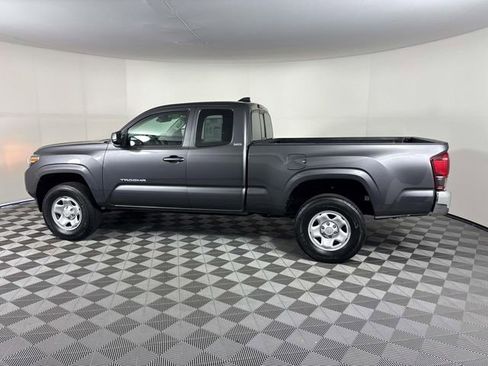 Used 2022 Toyota Tacoma SR5 RWD image 5