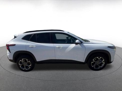 Used 2025 Chevrolet Trax LT FWD image 16