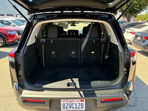 Used 2022 Nissan Pathfinder SV AWD/4WD image 28