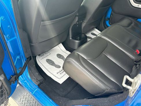 Used 2015 Jeep Wrangler Unlimited Sahara w/ Katzkin Premium Leather Group image 9