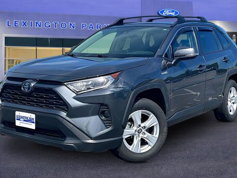 Used 2021 Toyota RAV4 XLE w/ Convenience Package AWD/4WD image 3