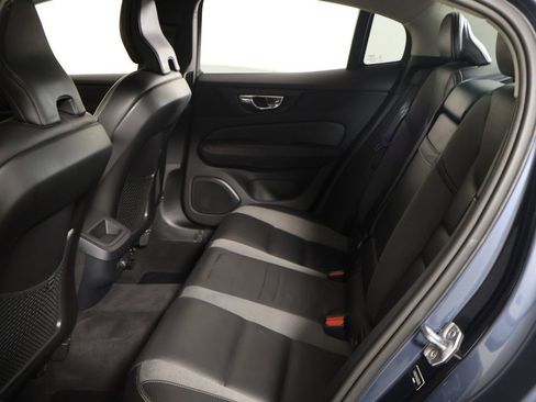 Used 2019 Volvo S60 T5 R-Design image 32