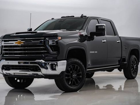 Used 2025 Chevrolet Silverado 2500 LTZ w/ LTZ Plus Package AWD/4WD image 1