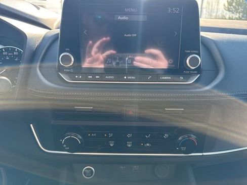 Used 2023 Nissan Rogue S image 19