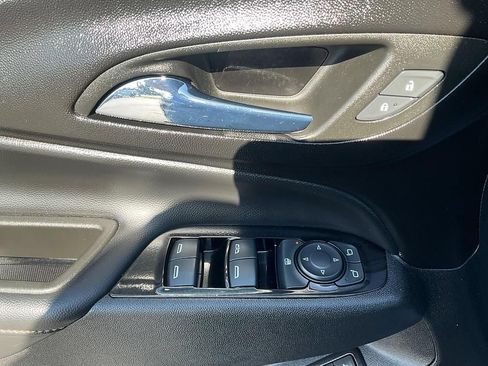 Used 2022 Chevrolet Equinox Premier AWD/4WD image 34
