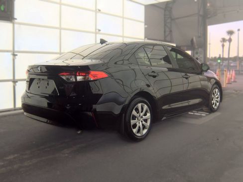 Used 2025 Toyota Corolla LE FWD image 4