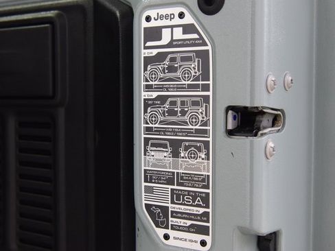 Used 2024 Jeep Wrangler Sahara w/ Technology Group image 24