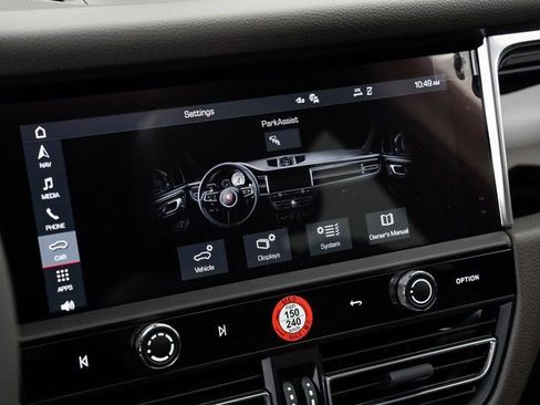 Certified 2025 Porsche Macan image 18