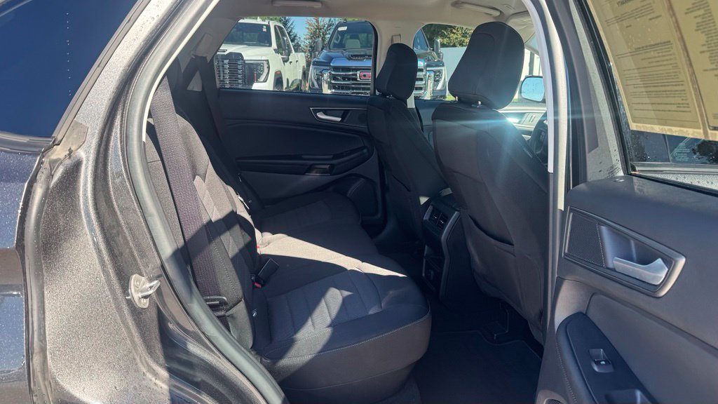 Used 2020 Ford Edge SE FWD image 8