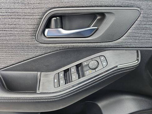 Used 2023 Nissan Rogue SV FWD image 27