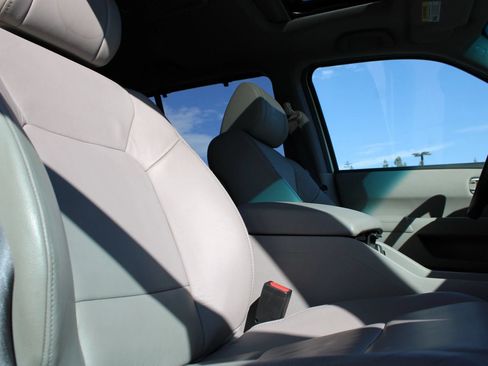 Used 2015 Honda Pilot Touring image 24