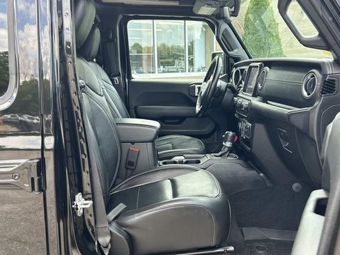 Used 2022 Jeep Wrangler Unlimited Sahara w/ Cold Weather Group AWD/4WD image 20