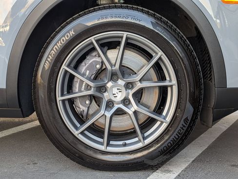 Certified 2026 Porsche Cayenne AWD/4WD image 12