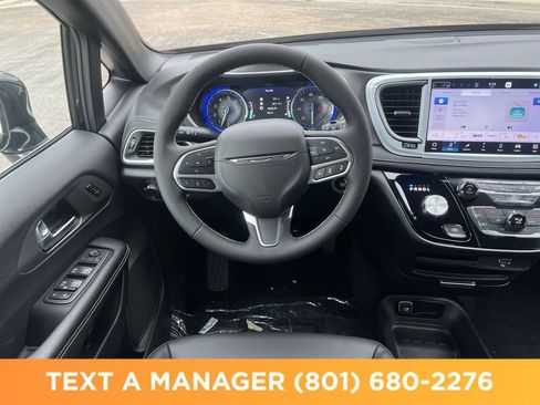 New 2027 Chrysler Pacifica Select AWD/4WD image 13