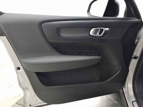 Certified 2025 Volvo XC40 B5 Plus image 15