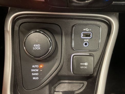 Used 2020 Jeep Compass Latitude AWD/4WD image 14