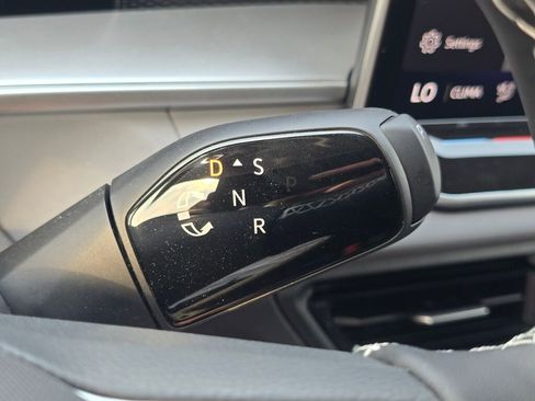 New 2025 Volkswagen Tiguan SE image 26