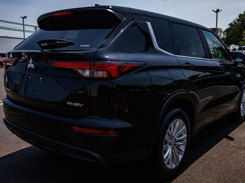 New 2025 Mitsubishi Outlander ES image 5