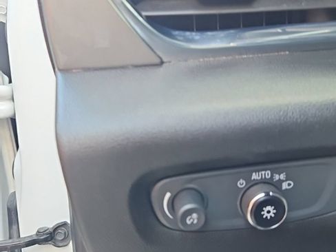 Used 2023 Chevrolet Traverse LT FWD image 15