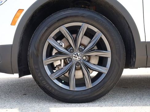 Used 2023 Volkswagen Tiguan SE FWD image 9