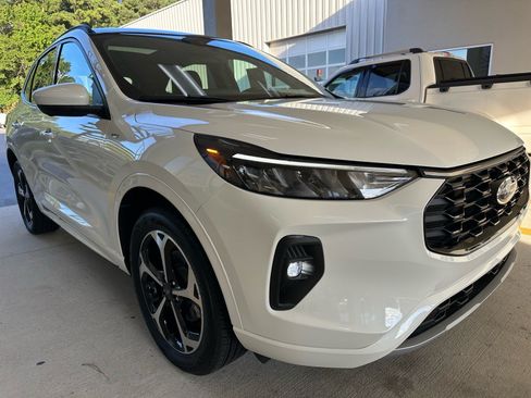 Certified 2023 Ford Escape ST-Line Select w/ Tech Pack #2 AWD/4WD image 9