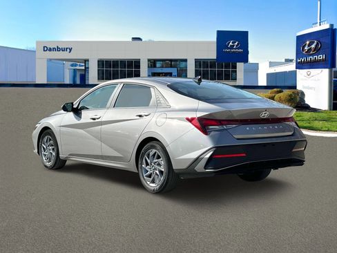 New 2024 Hyundai Elantra SEL image 5