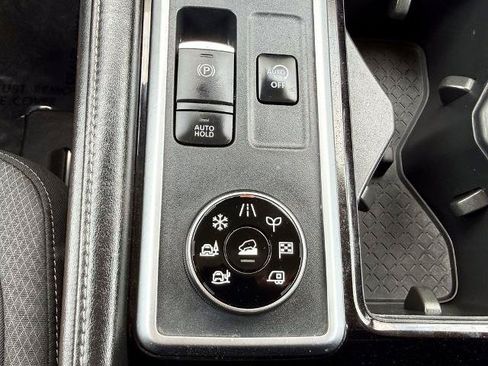 Used 2022 Nissan Pathfinder SV AWD/4WD image 32