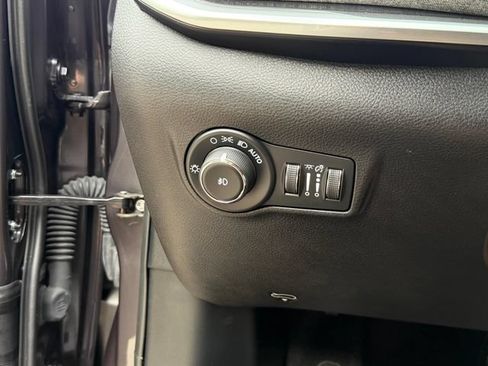 Used 2024 Jeep Compass Latitude AWD/4WD image 7
