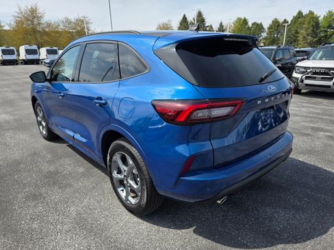 Certified 2023 Ford Escape ST-Line w/ Tech Pack #1 AWD/4WD image 3