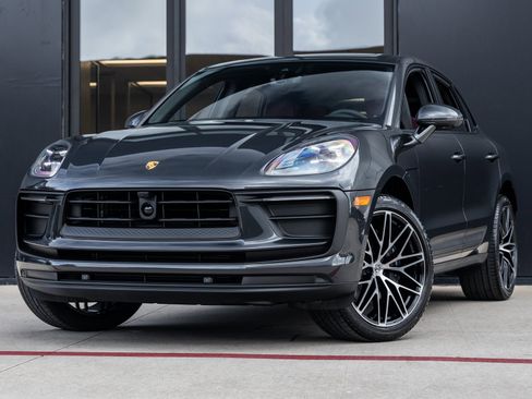 New 2026 Porsche Macan image 1