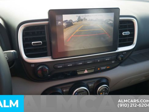 Used 2023 Hyundai Venue SEL image 9